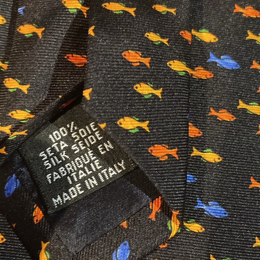 Yves Saint Laurent Paris Fish Pattern 100% Silk Tie Made in Italy 4” by 58” - Picture 5 of 5